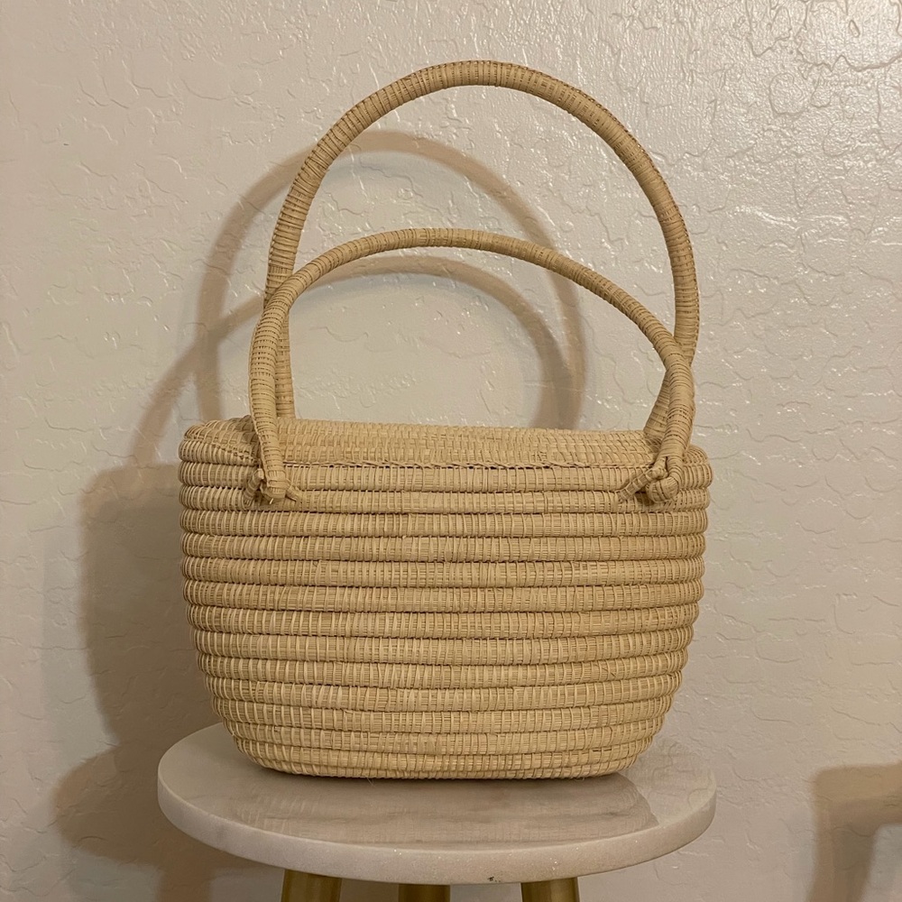 Chic Beige Woven Tote Bag - Picture 2 of 3